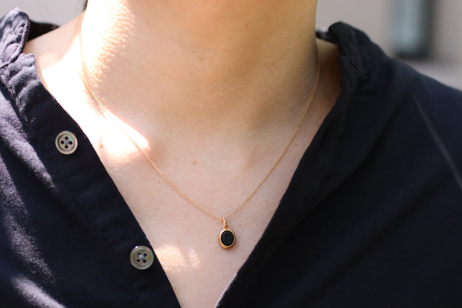 INTAGLIO GOLD NECKLACE ONYX – PORTER CLASSIC KYOTO