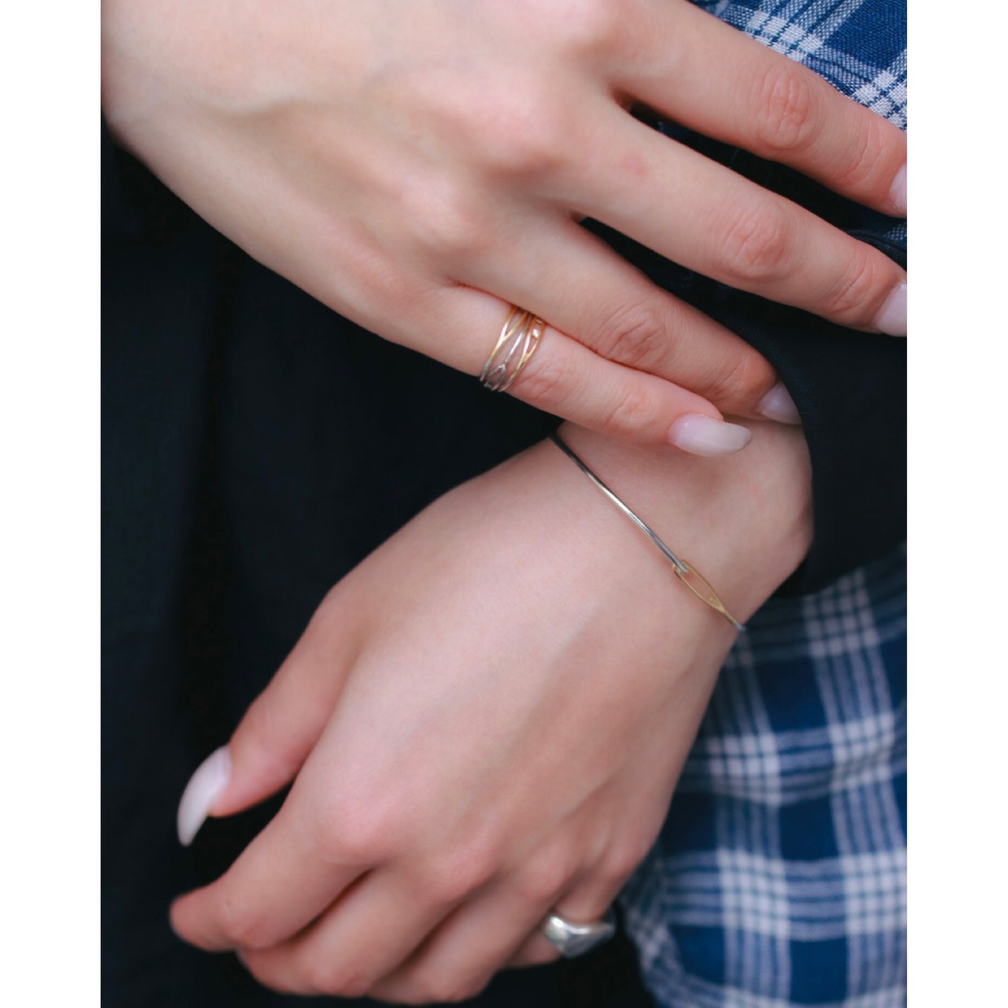 NEEDLE BRACELET